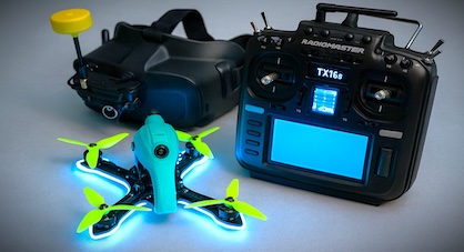 Das Bild zeigt Equipment um mit eine Drohne zu steuern.