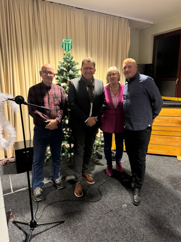 Das Bild zeigt den Vorstand auf der Mitgliederversammlung